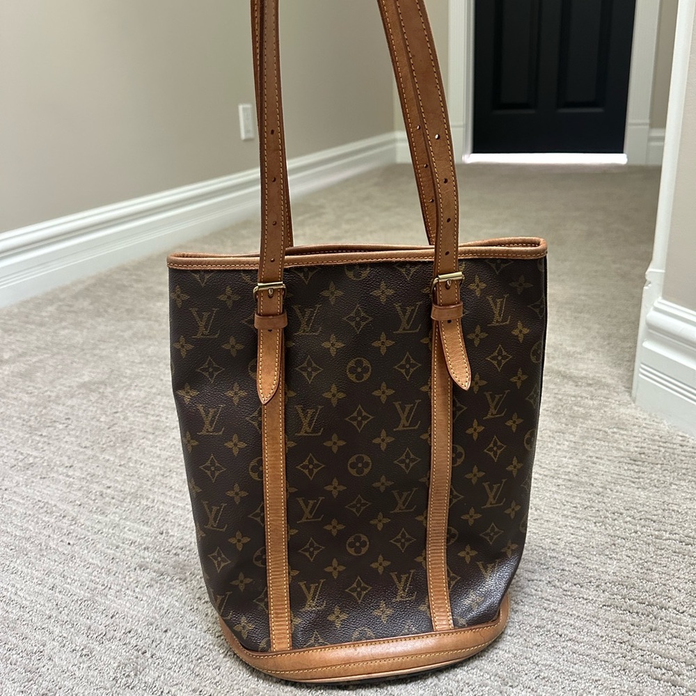 AUTHENTIC GM Louis Vuitton Monogram Bucket Bag